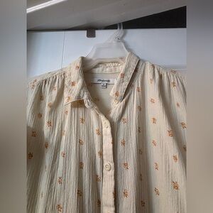 Madewell Cream Button-Down Shirt with Petite Gold Floral Motif